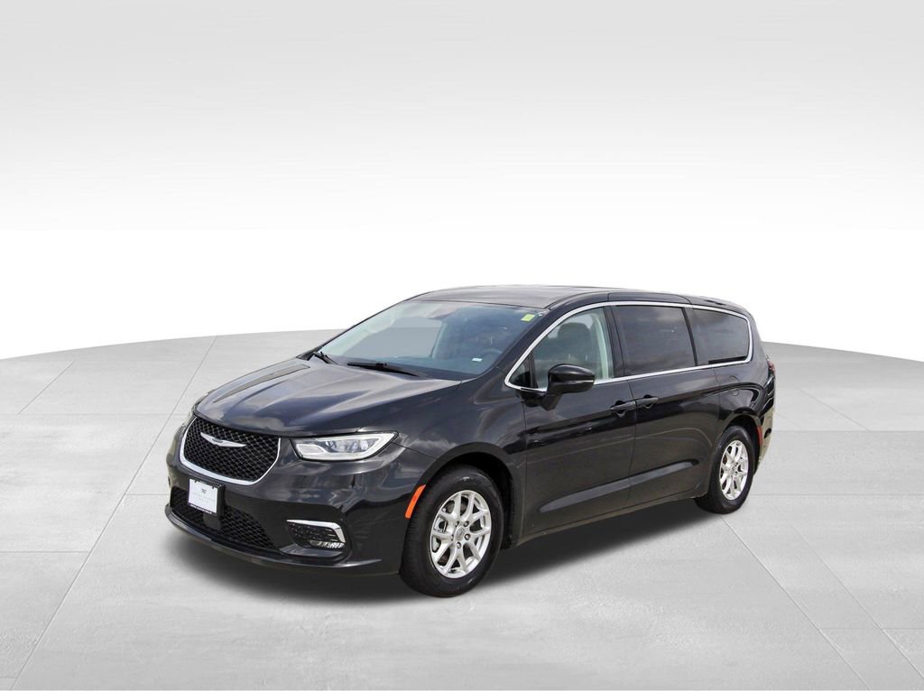 Used 2023 Chrysler Pacifica Touring-L FWD video 2