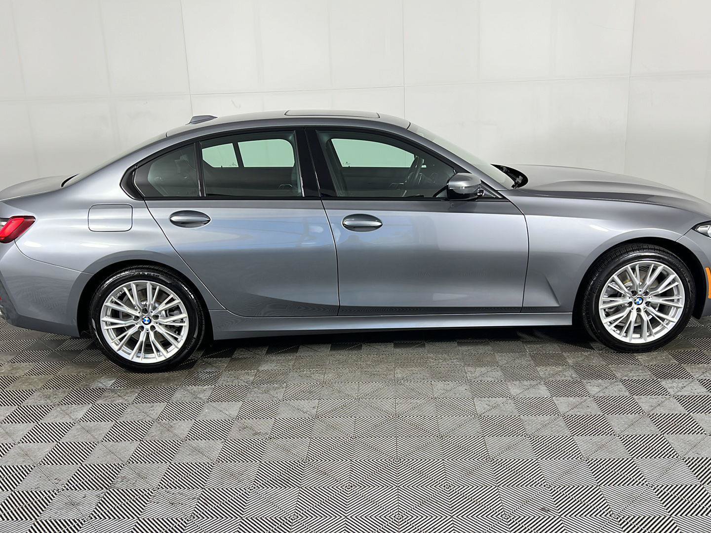 Used 2023 BMW 330i xDrive Sedan w/ Premium Package AWD/4WD image 3