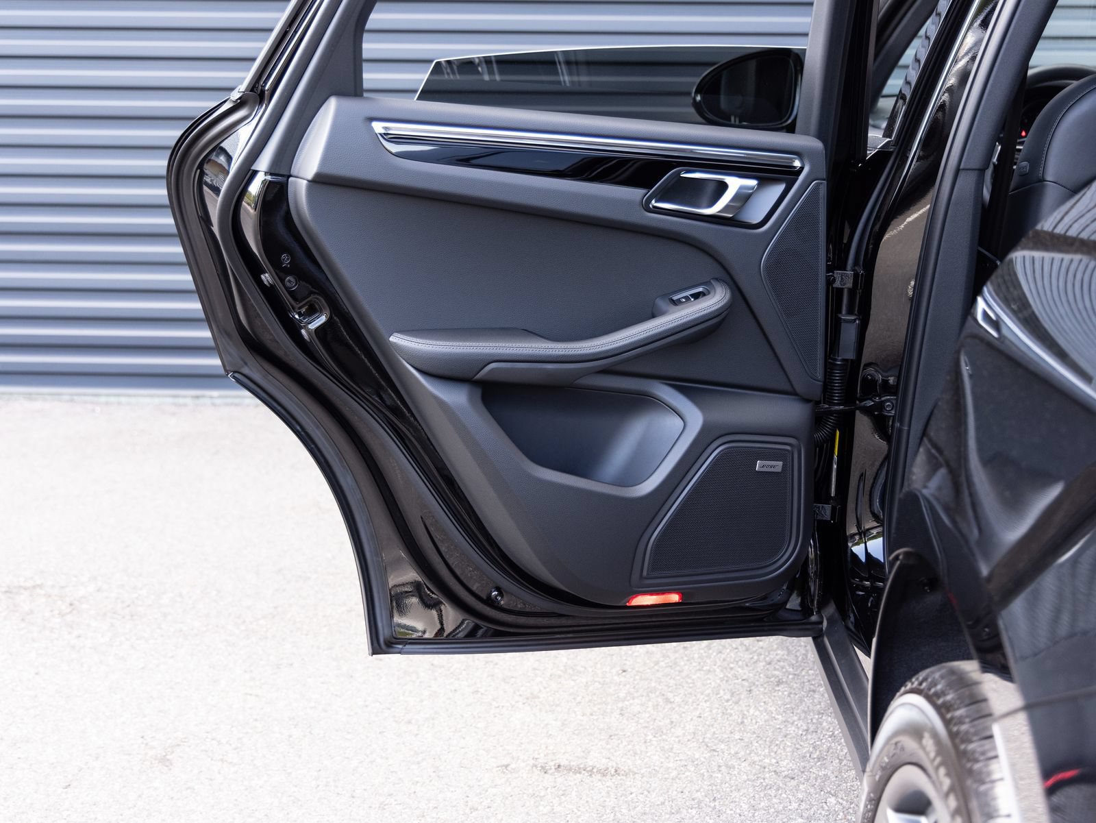 Certified 2026 Porsche Macan AWD/4WD image 24
