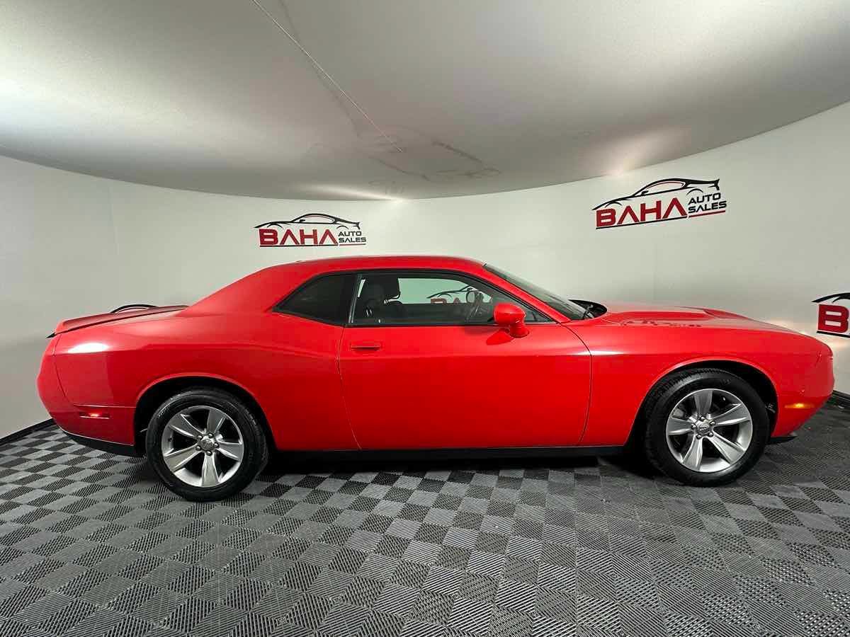 Used 2020 Dodge Challenger SXT RWD image 10