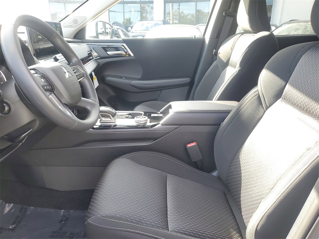 New 2026 Mitsubishi Outlander ES image 16