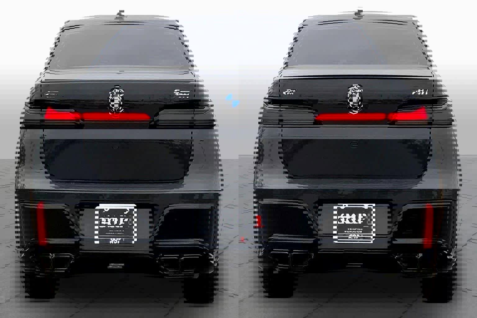 Certified 2025 BMW 760i xDrive w/ Executive Package AWD/4WD image 4