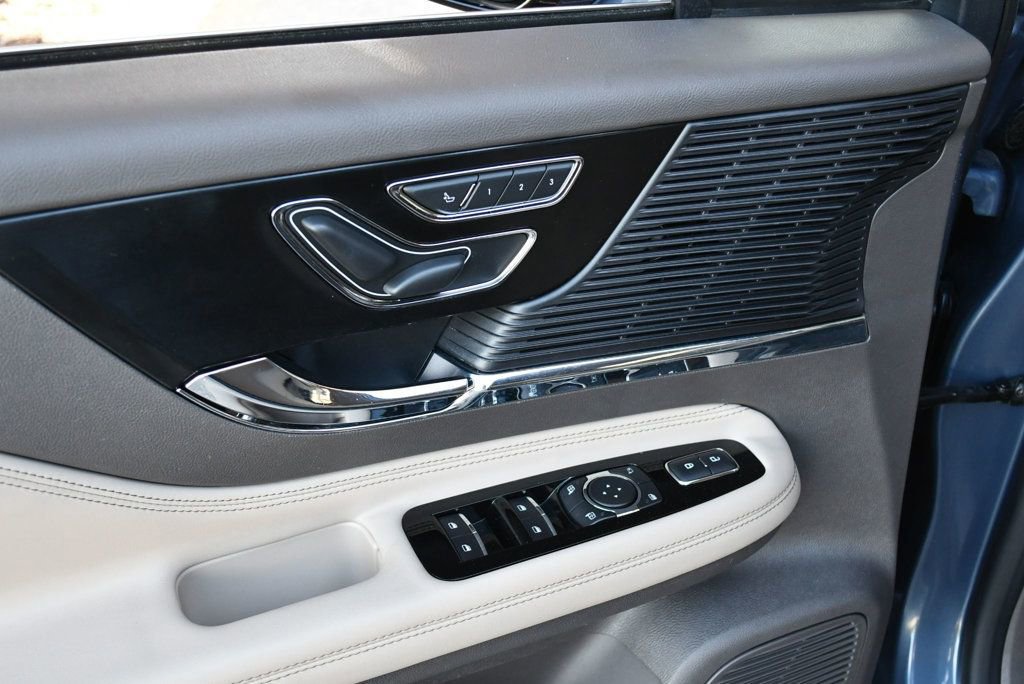 Used 2022 Lincoln Corsair AWD w/ Equipment Group 101A image 12