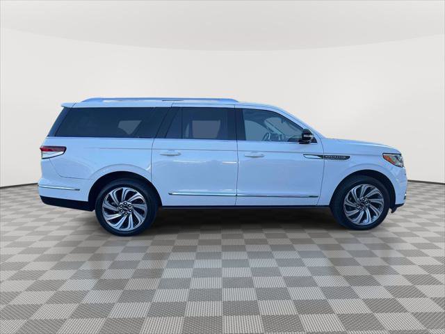 Used 2022 Lincoln Navigator L Reserve AWD/4WD image 8