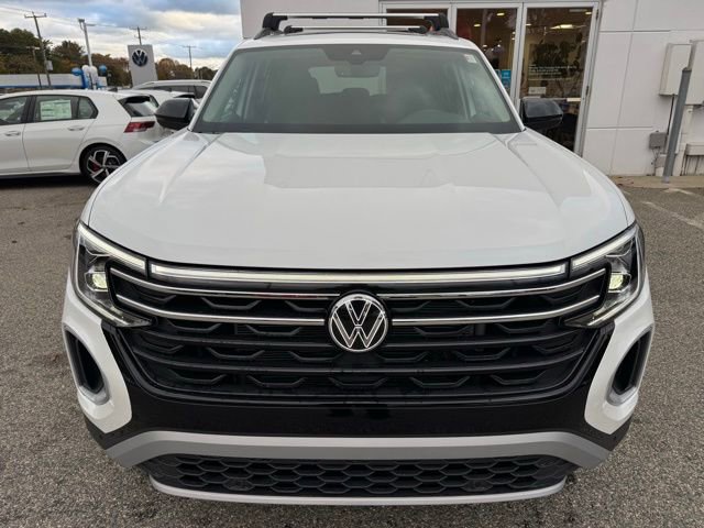 New 2026 Volkswagen Atlas Peak Edition image 2