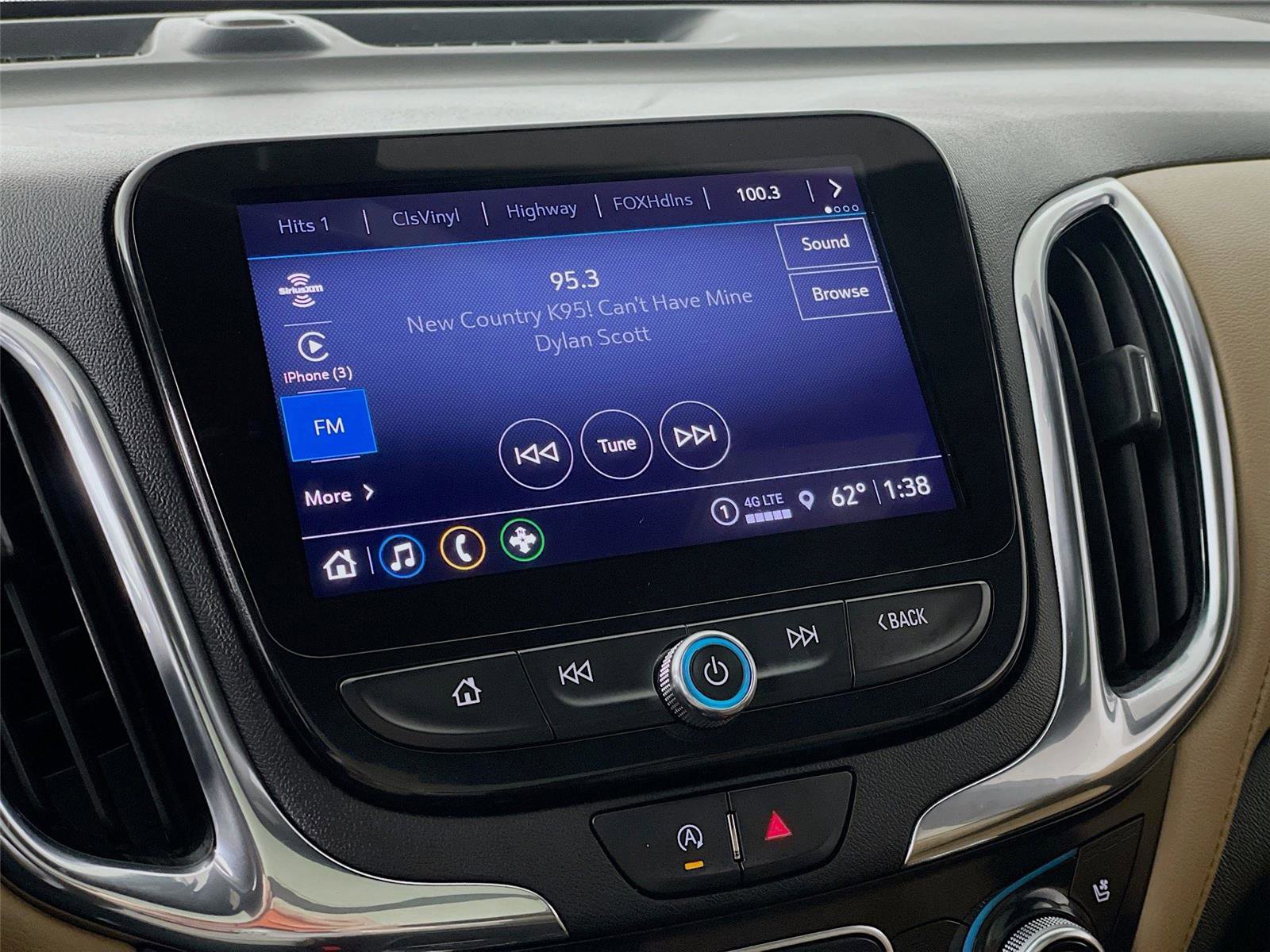 Used 2023 Chevrolet Equinox Premier image 18