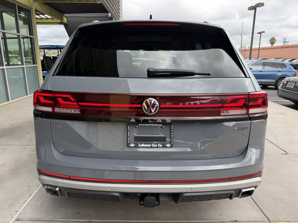 Used 2024 Volkswagen Atlas Peak Edition SE AWD/4WD image 13