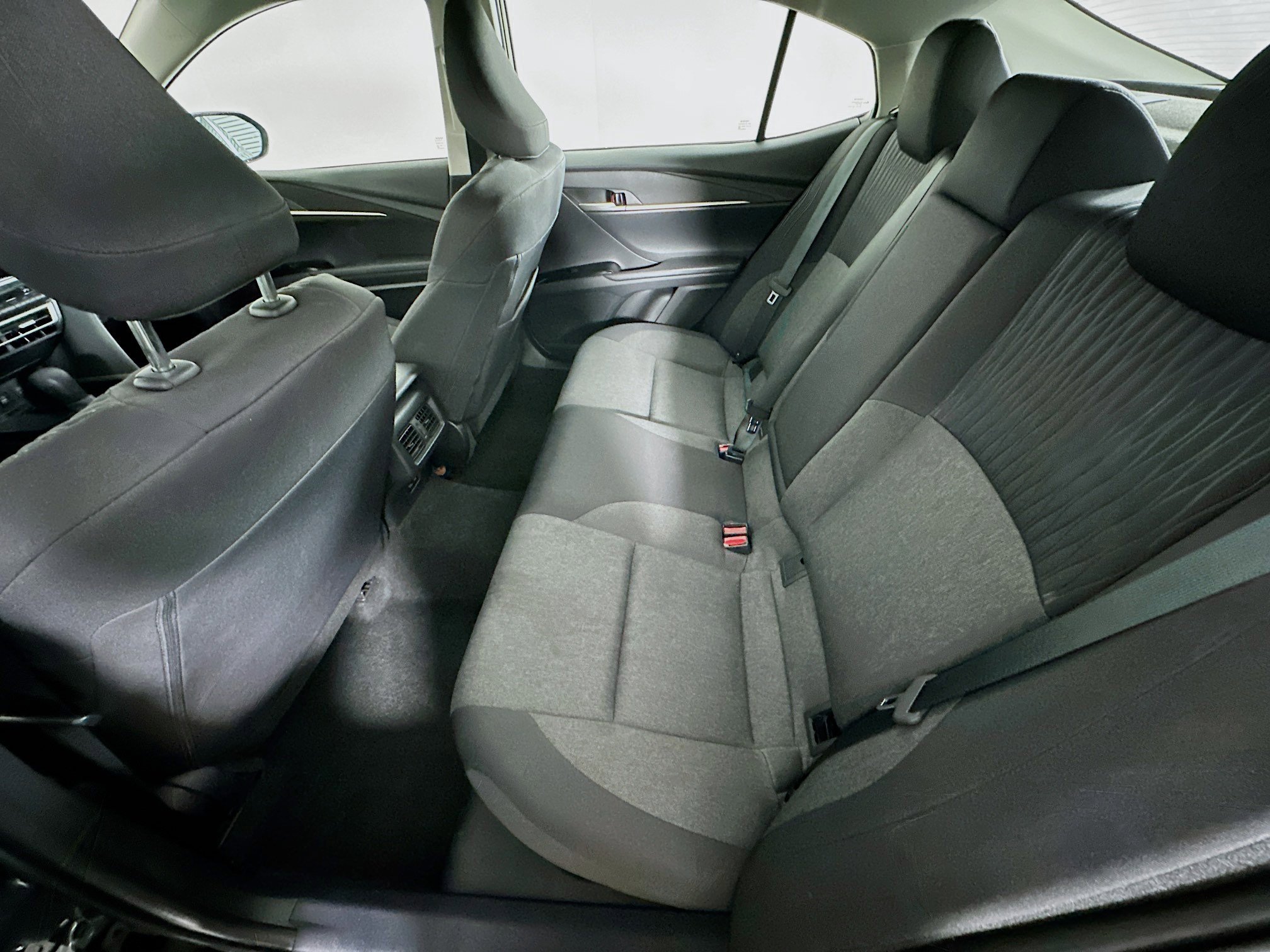 Used 2025 Toyota Camry LE image 28