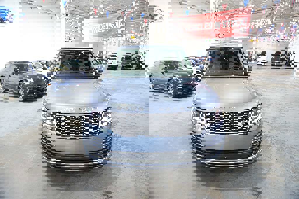 Used 2018 Land Rover Range Rover Long Wheelbase Supercharged image 3