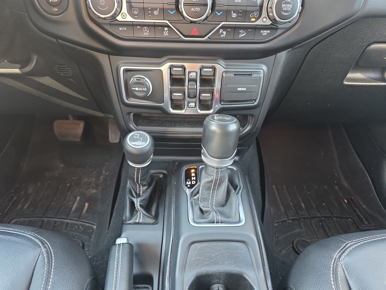 Used 2020 Jeep Wrangler Unlimited Sahara AWD/4WD image 13