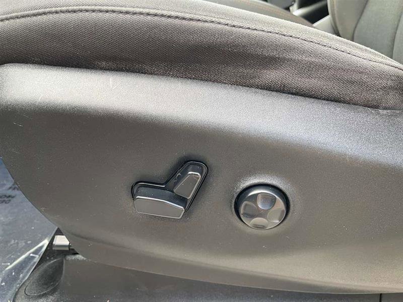 Used 2017 Chrysler Pacifica LX image 62