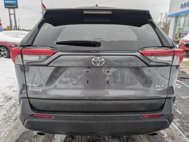 Used 2022 Toyota RAV4 XLE w/ Convenience Package image 4