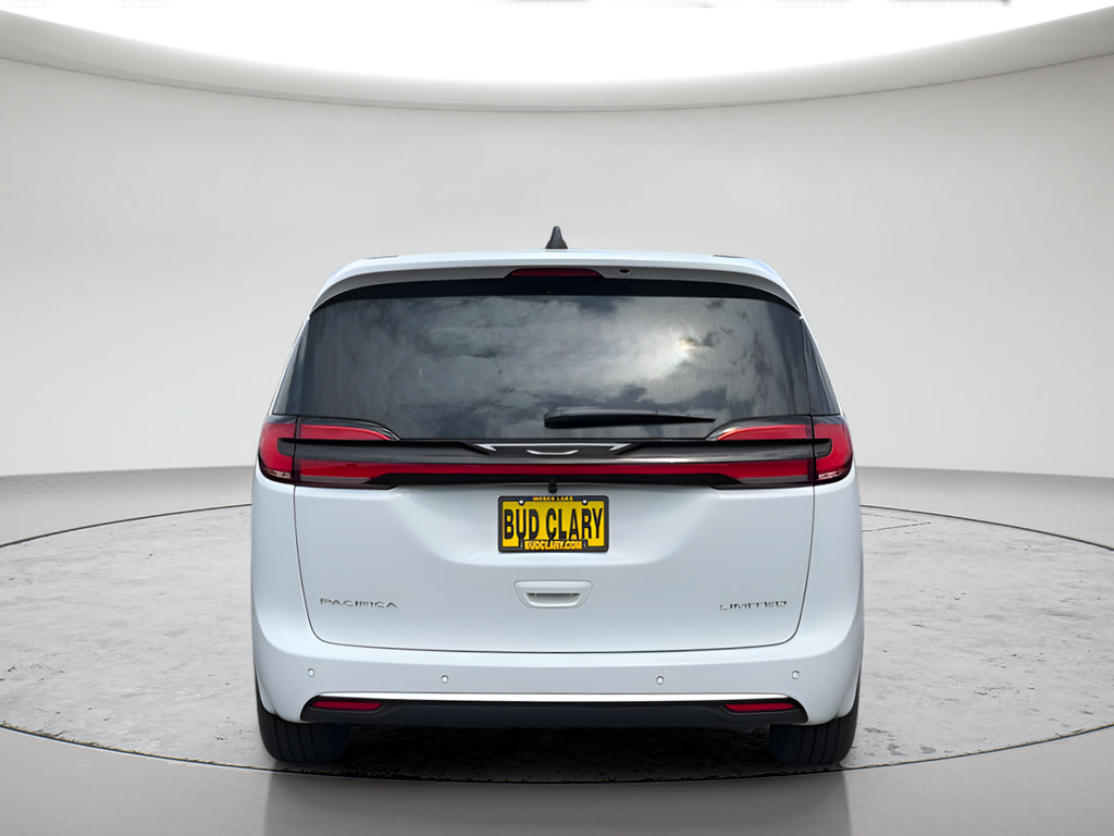 New 2027 Chrysler Pacifica Limited FWD image 4