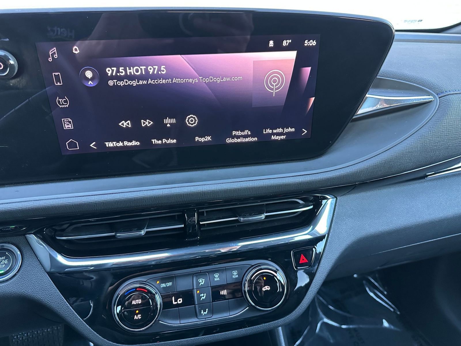 Used 2025 Buick Envista Sport Touring image 18