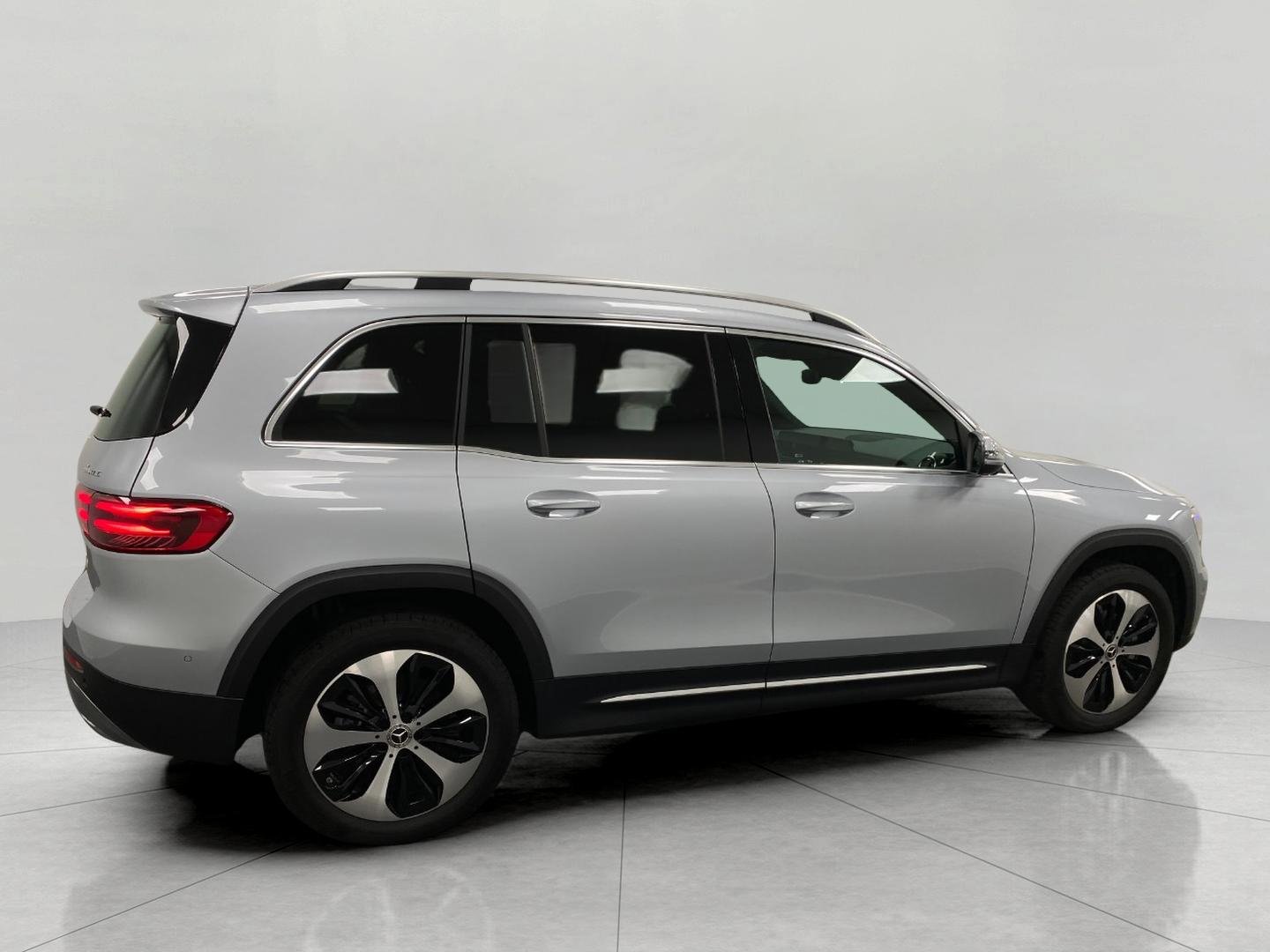 Certified 2026 Mercedes-Benz GLB 250 4MATIC image 2