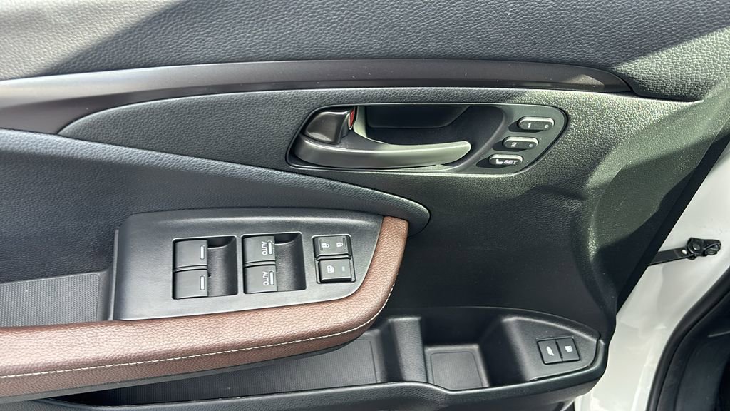 Used 2025 Honda Passport EX-L image 14