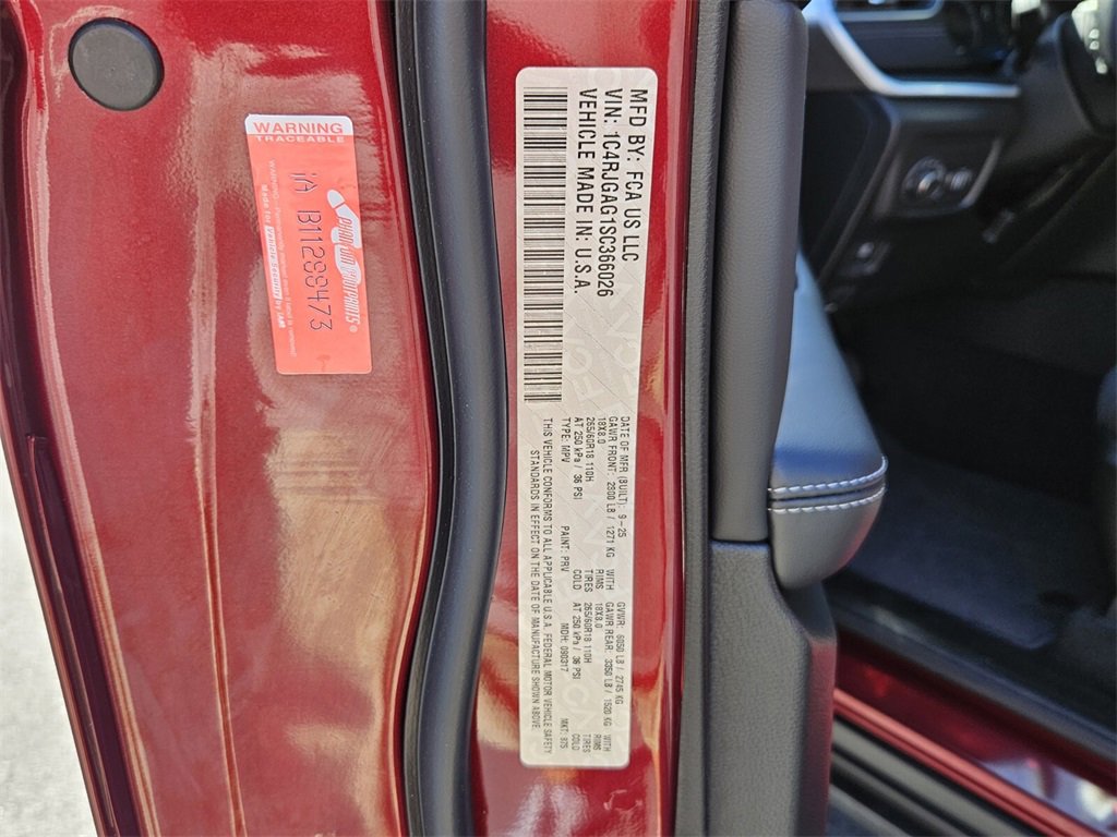 New 2025 Jeep Grand Cherokee Laredo X w/ Luxury Tech Group I image 16