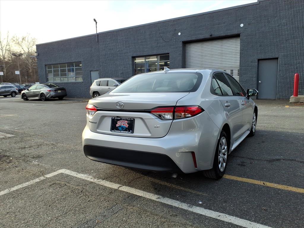 Used 2023 Toyota Corolla LE image 6