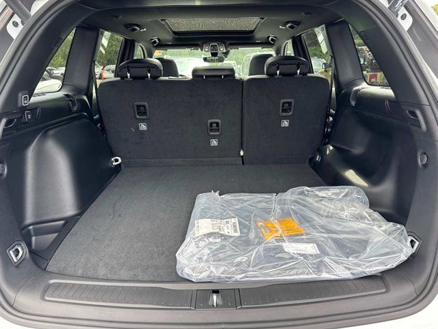 New 2025 Jeep Grand Cherokee Limited w/ Black Appearance Package image 4