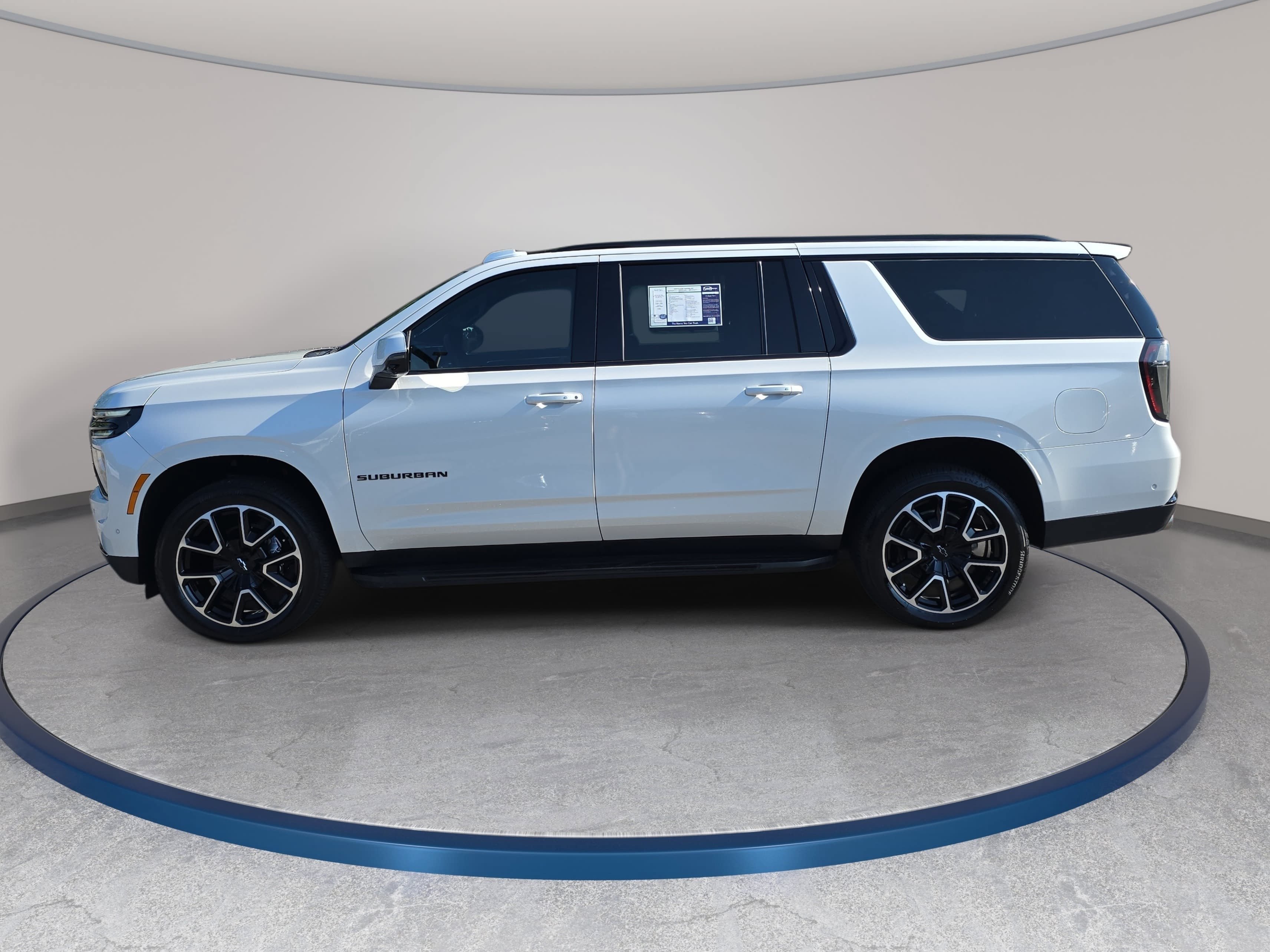 Used 2025 Chevrolet Suburban RST w/ Comfort Package AWD/4WD image 8