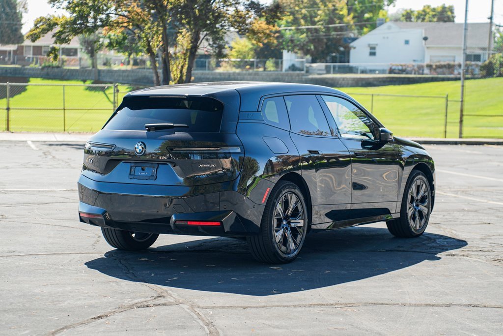 Used 2025 BMW iX xDrive50 w/ Premium Package image 5