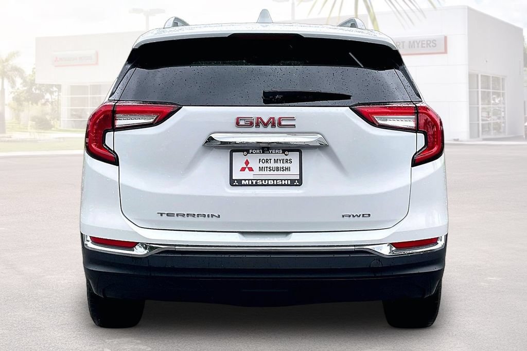Used 2024 GMC Terrain SLT AWD/4WD image 16