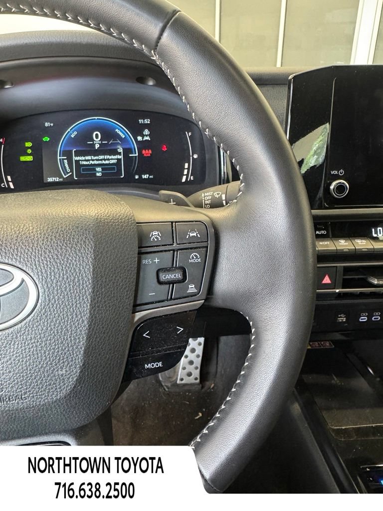 Used 2025 Toyota Camry SE FWD image 13