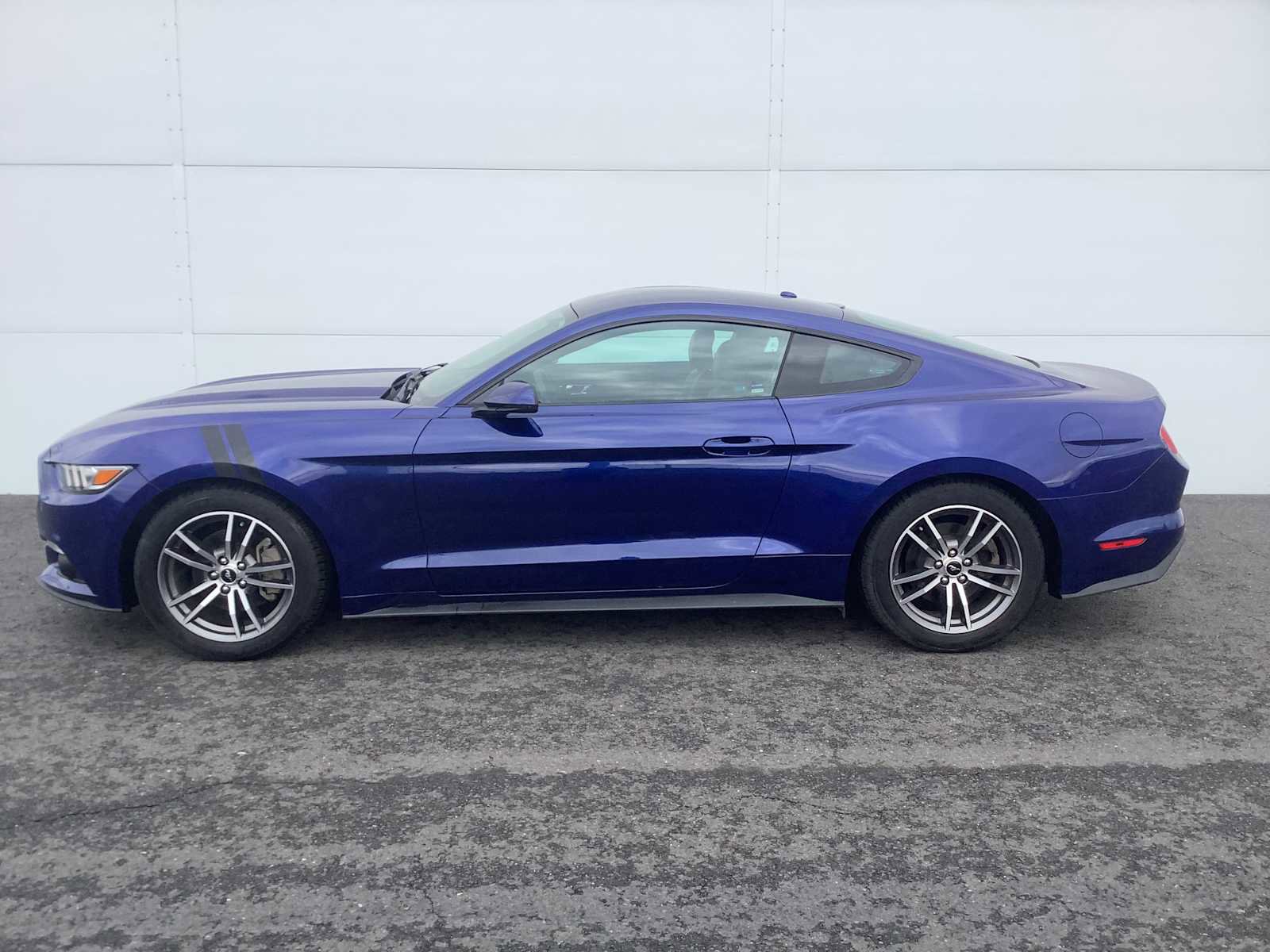 Used 2016 Ford Mustang Premium image 2