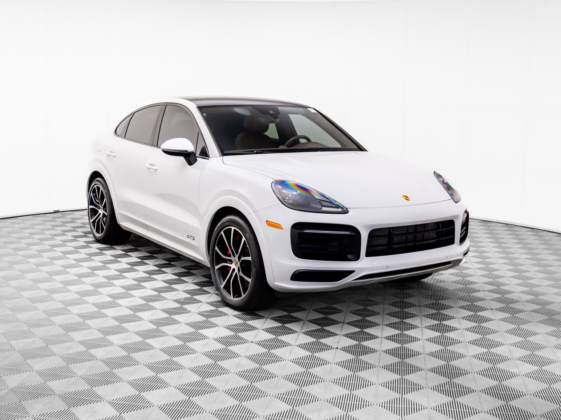 Used 2023 Porsche Cayenne GTS image 8