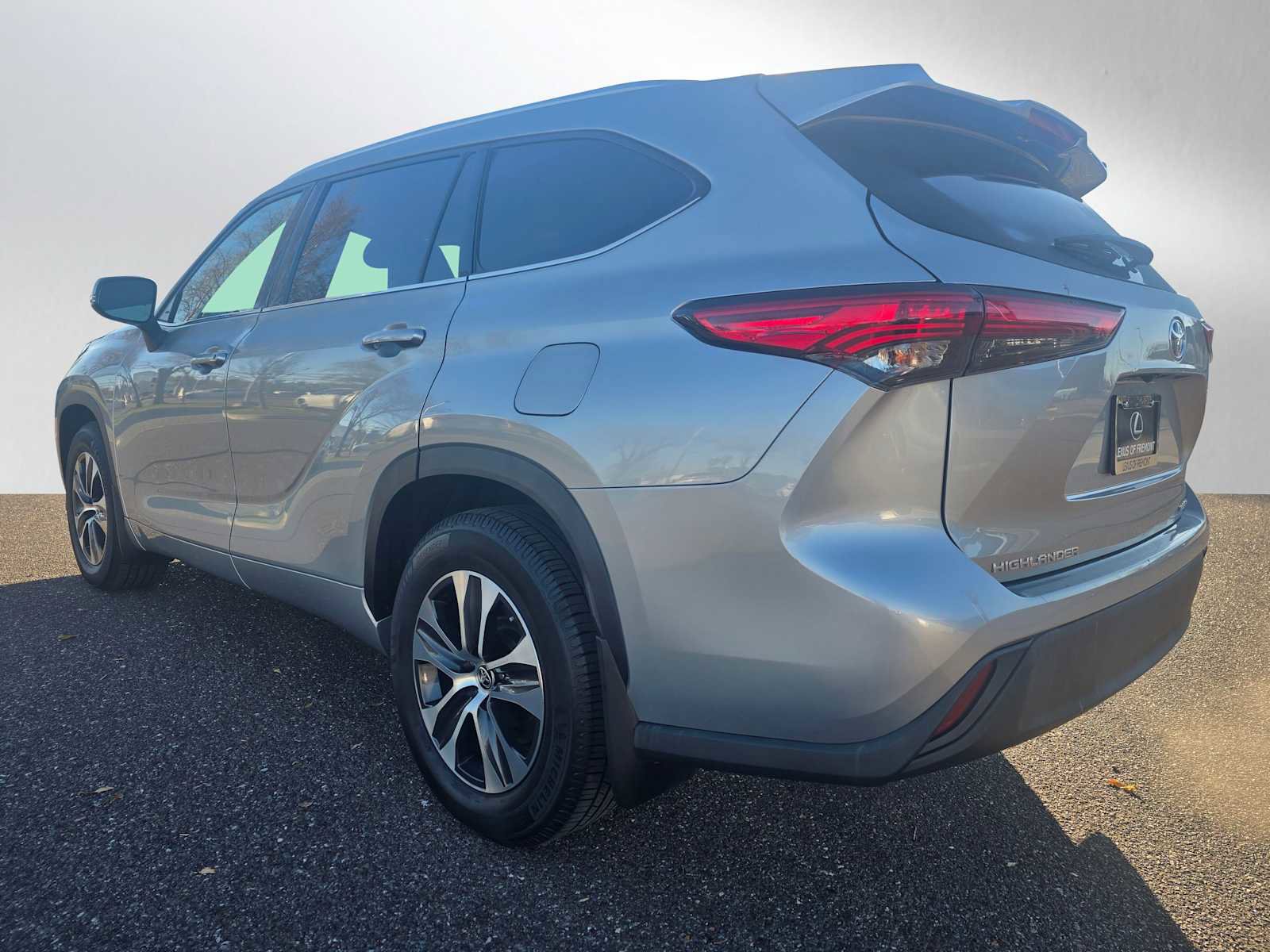 Used 2021 Toyota Highlander XLE image 5