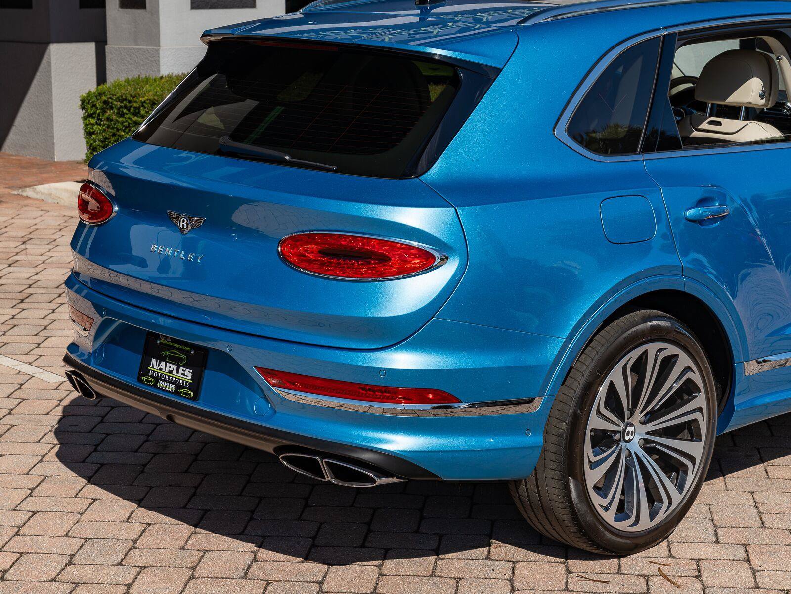 Used 2022 Bentley Bentayga AWD/4WD image 56