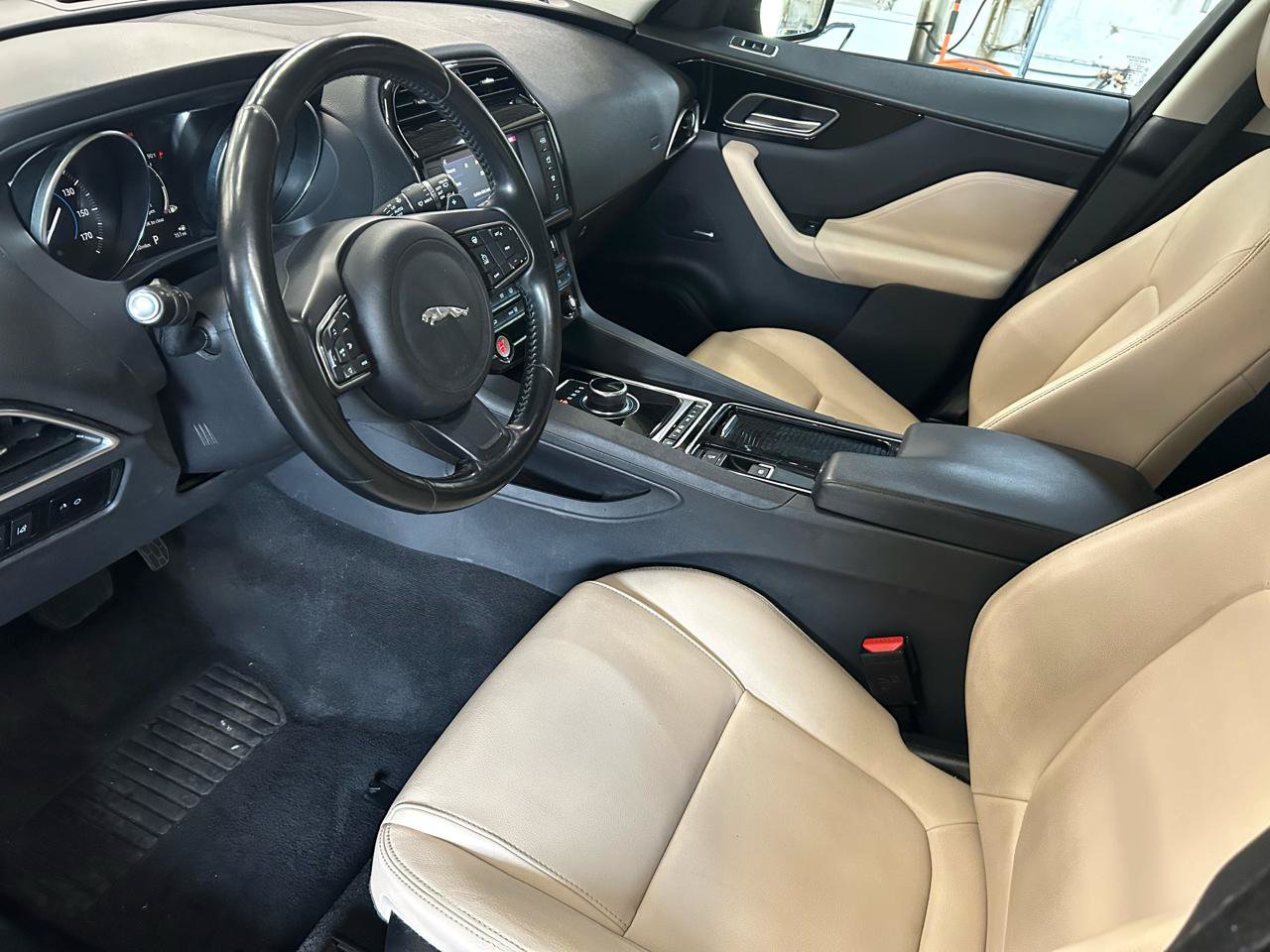 Used 2018 Jaguar F-PACE Premium AWD/4WD image 12