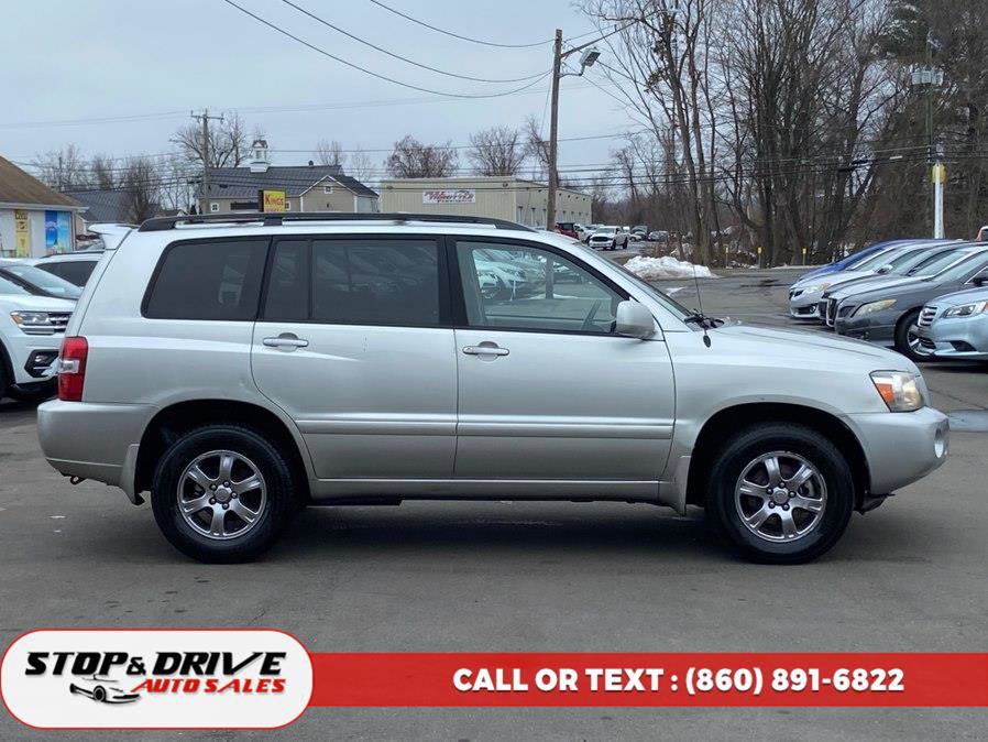 Used 2005 Toyota Highlander 4WD V6 w/ 3rd Row image 6