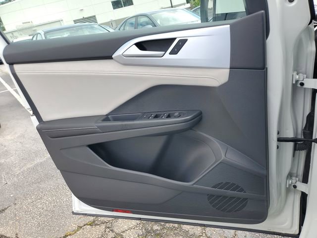 Used 2025 Volkswagen Taos SE w/ Panoramic Sunroof Package AWD/4WD image 29