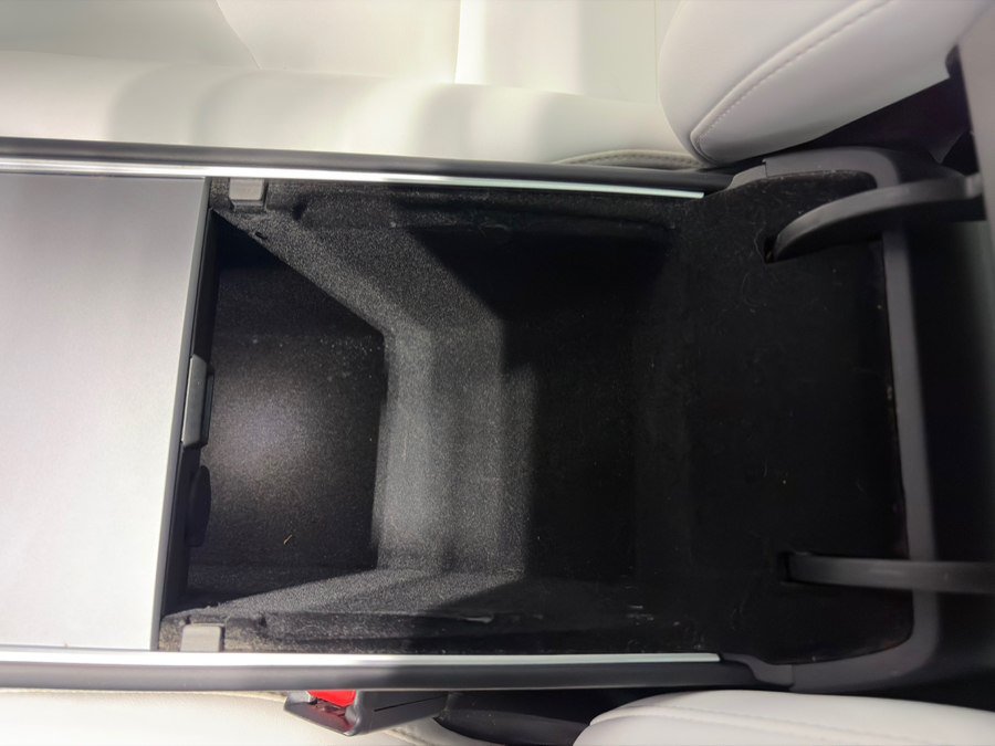 Used 2022 Tesla Model Y Long Range AWD/4WD image 33
