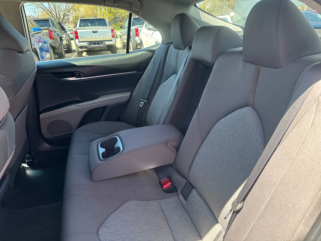 Used 2018 Toyota Camry LE FWD image 34