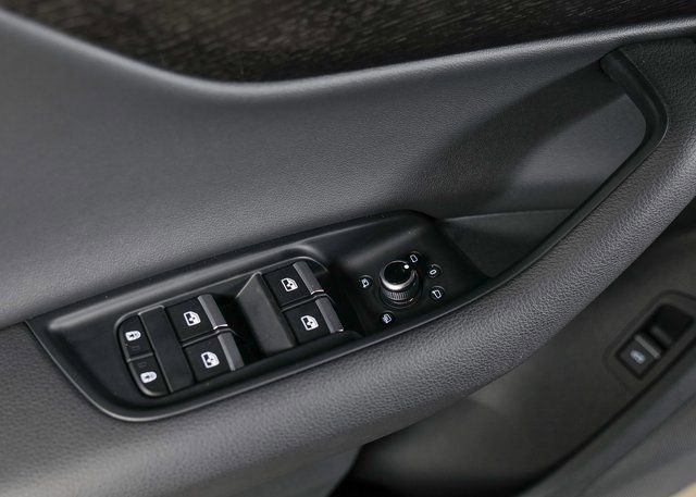 Certified 2025 Audi Q7 3.0T Premium w/ Convenience Package image 28