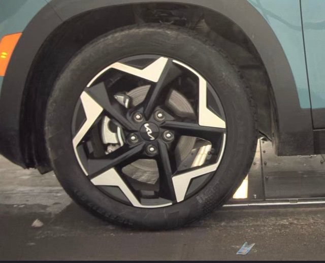 Certified 2026 Kia Seltos EX FWD image 5