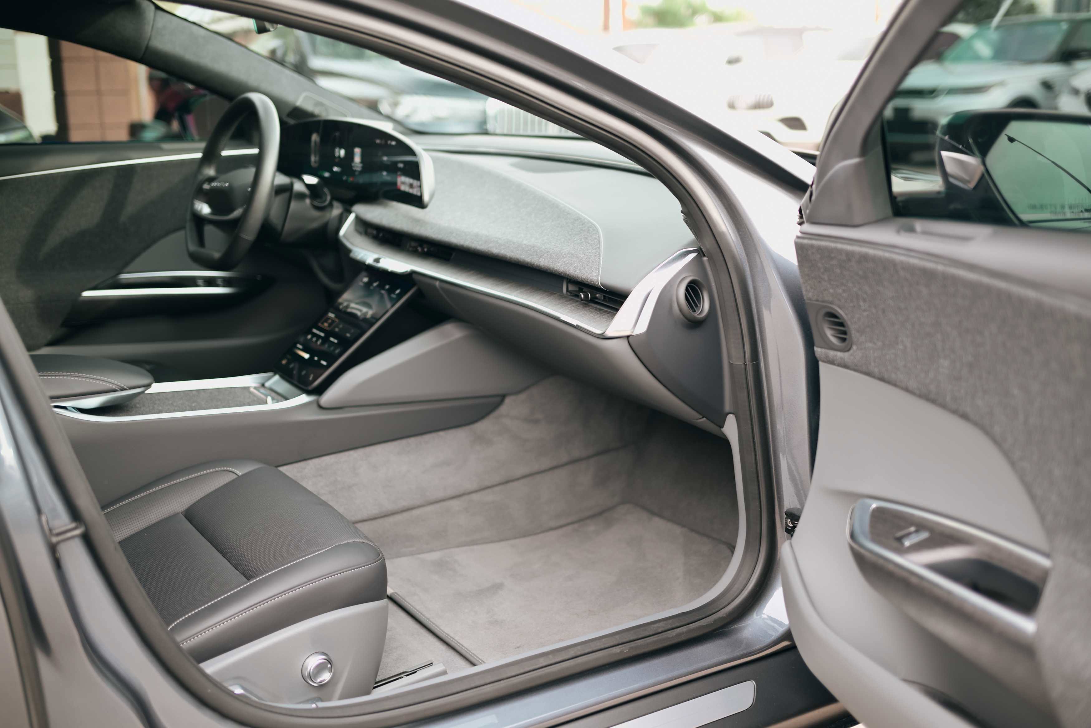 Used 2024 Lucid Air Touring image 17