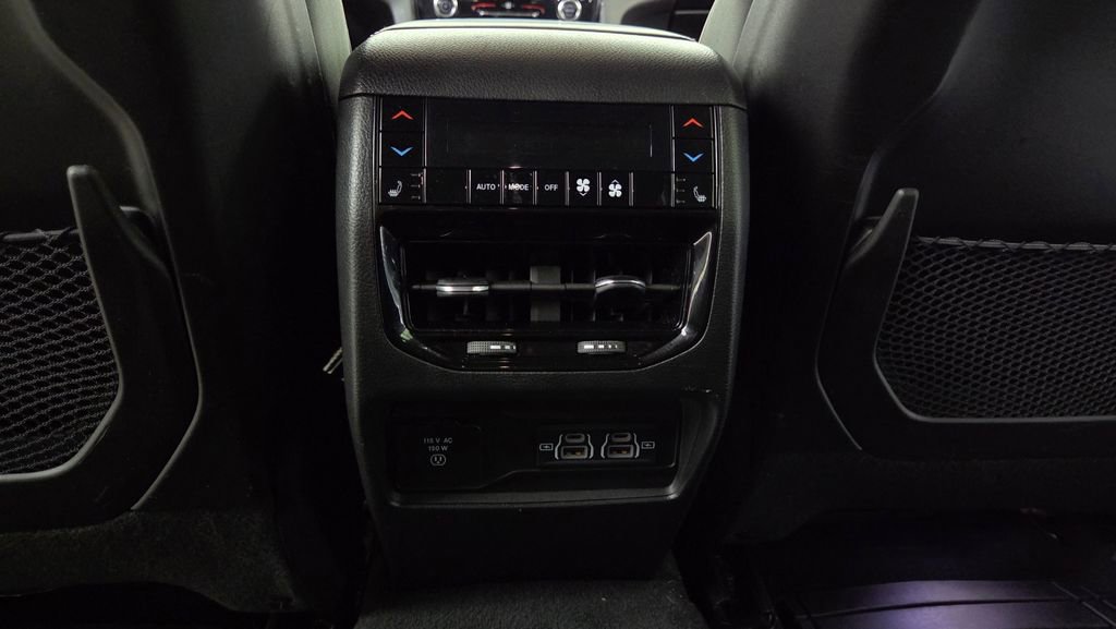 Used 2022 Jeep Grand Cherokee Summit w/ Luxury Tech Group V image 33