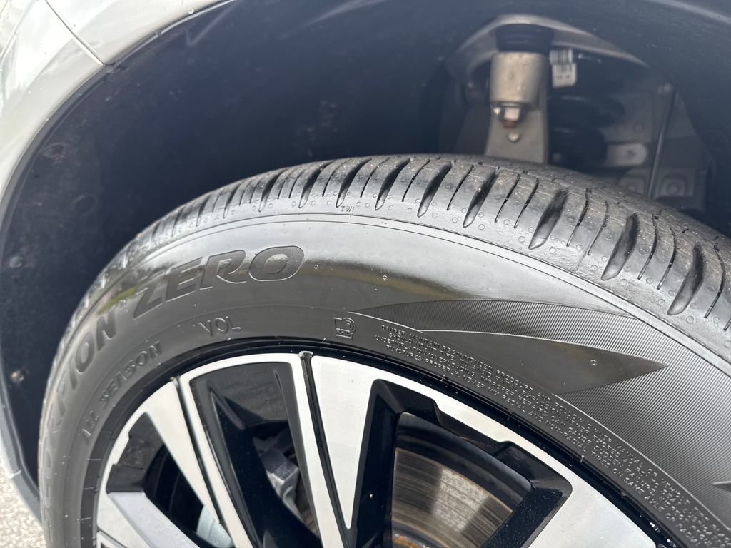 Certified 2025 Volvo XC60 B5 Core w/ Climate Package image 32