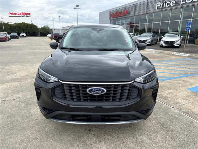 Used 2025 Ford Escape Active AWD/4WD image 2