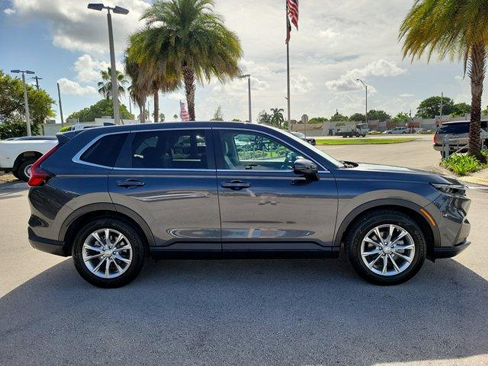 Used 2025 Honda CR-V EX image 4