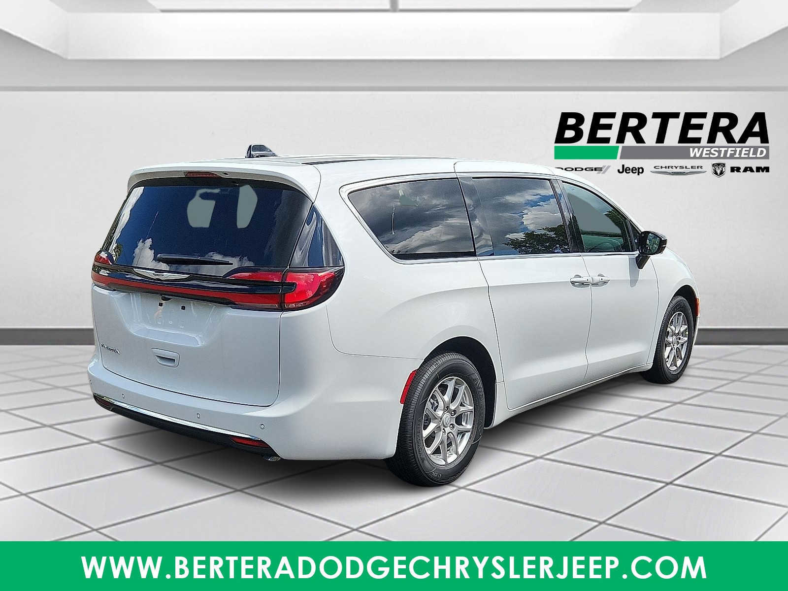 New 2026 Chrysler Pacifica Select image 4