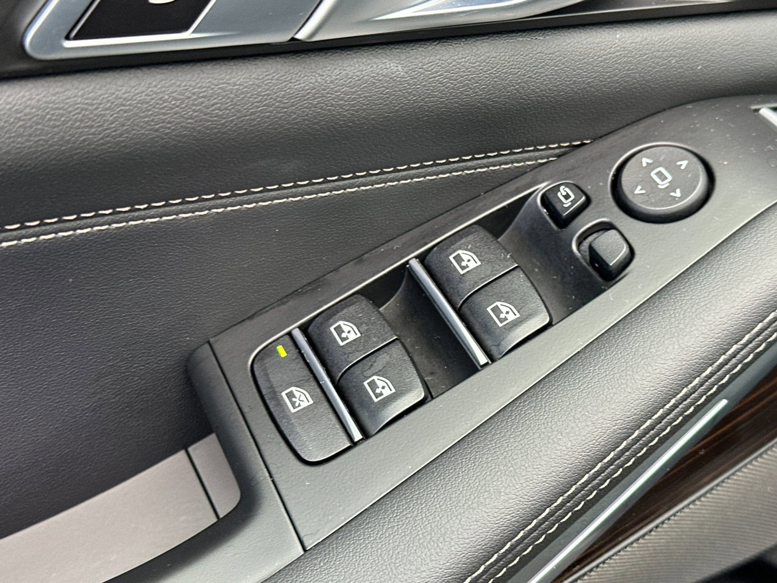 Used 2026 BMW X5 xDrive40i w/ Premium Package image 11