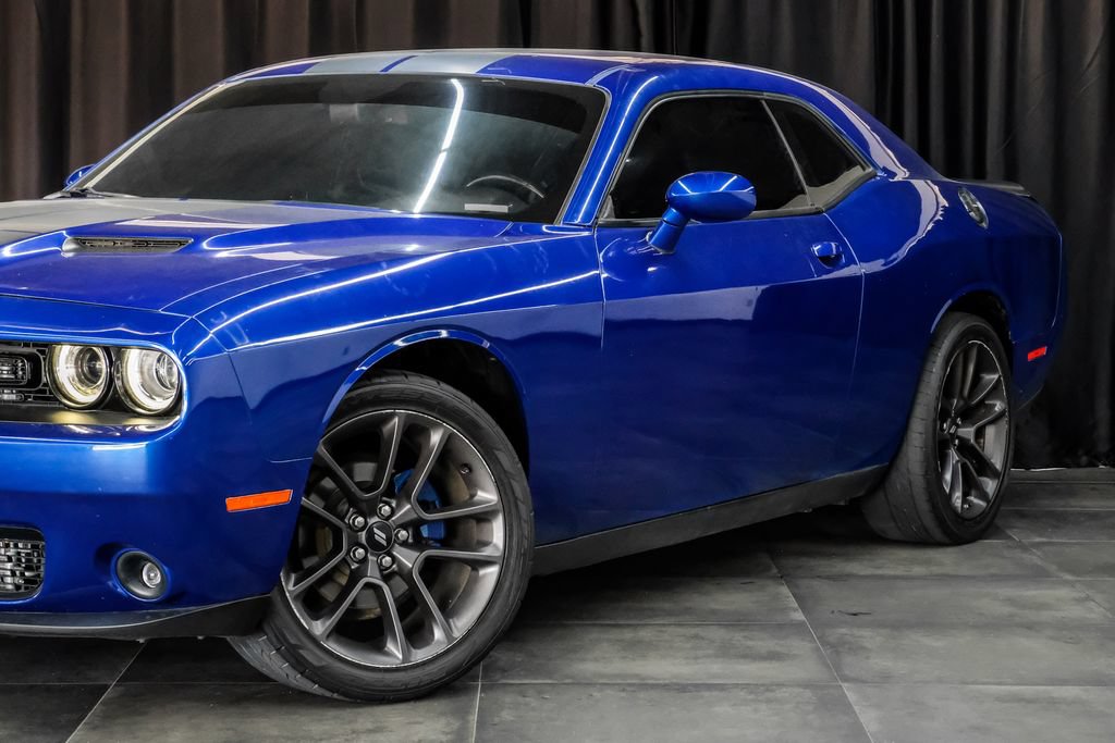 Used 2019 Dodge Challenger SXT w/ Blacktop Package RWD image 6