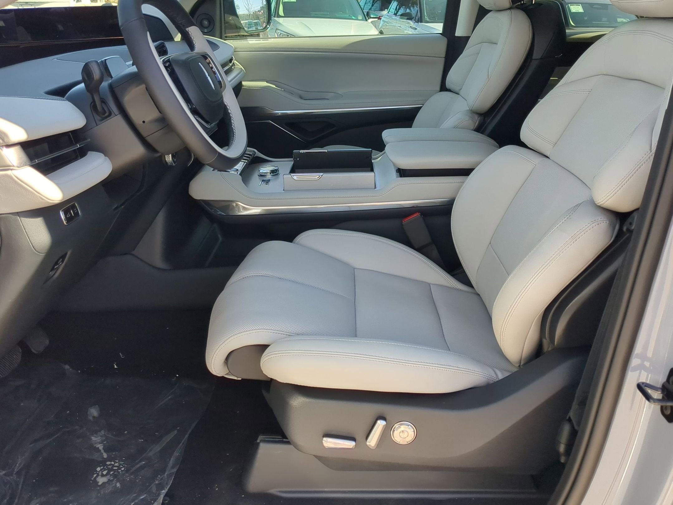 New 2026 Lincoln Navigator L Premier AWD/4WD image 10