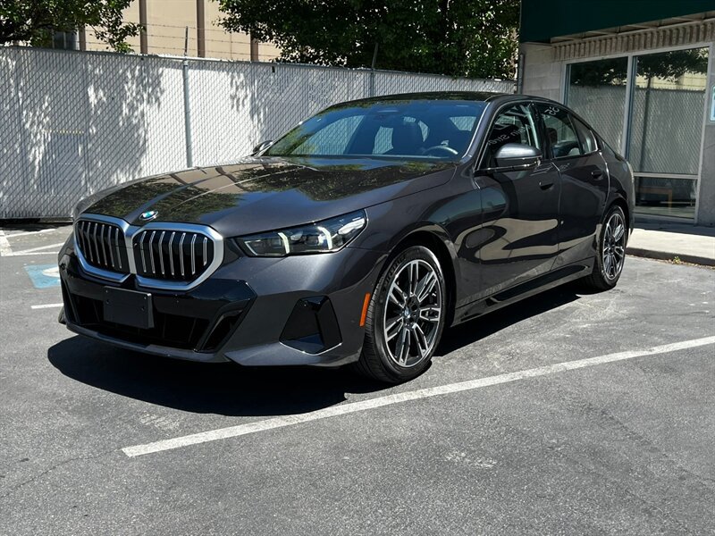 Used 2026 BMW 530i xDrive w/ M Sport Package AWD/4WD image 3