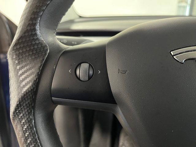 Used 2021 Tesla Model Y Long Range AWD/4WD image 25