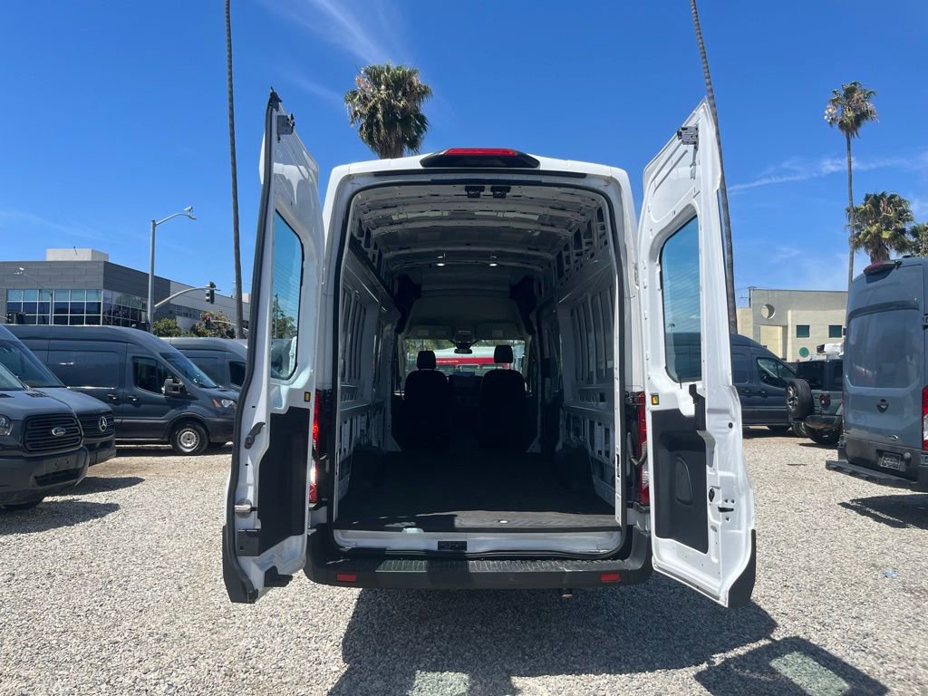 Used 2022 Ford E-Transit 148 High Roof Extended image 9
